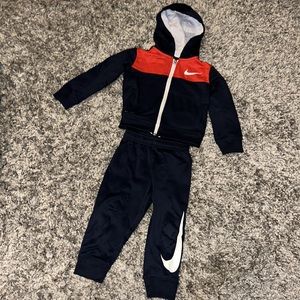 🤩 (3 total) NIKE MATCHING PANTS SUITS 🤩